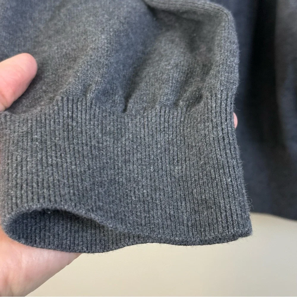 Tommy Hilfiger Men's V-Neck Sweater in‎ Charcoal Gray XL Knitwear Warm Cotton